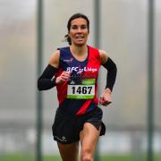 Quel est le record personnel de Sandrine Host sur marathon ?