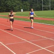 Le dimanche 21 juin 2020, Marie Coosemans battait son record sur 1500m à l'entraînement en réalisant quel temps ?